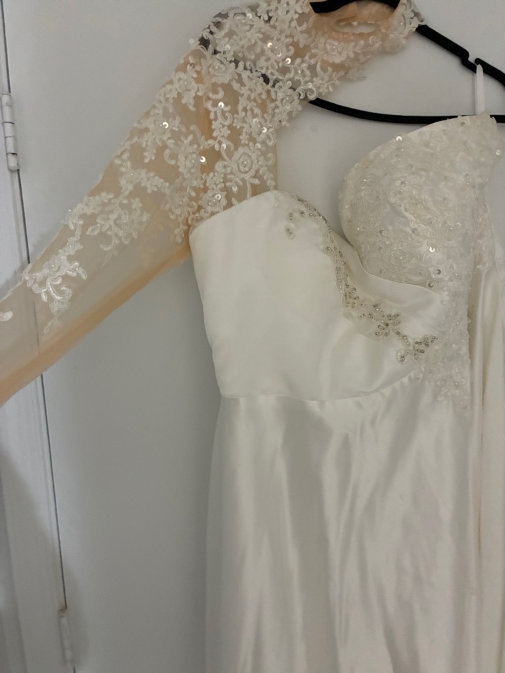 Ivory Lace One-Sleeve Bridal Gown